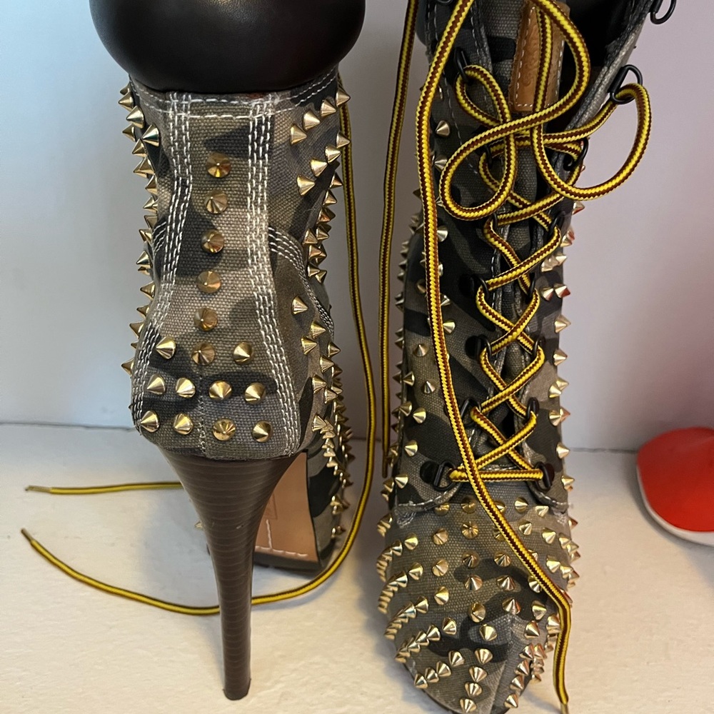 Bad bitch Alert! Army fatigue super high heeled boots